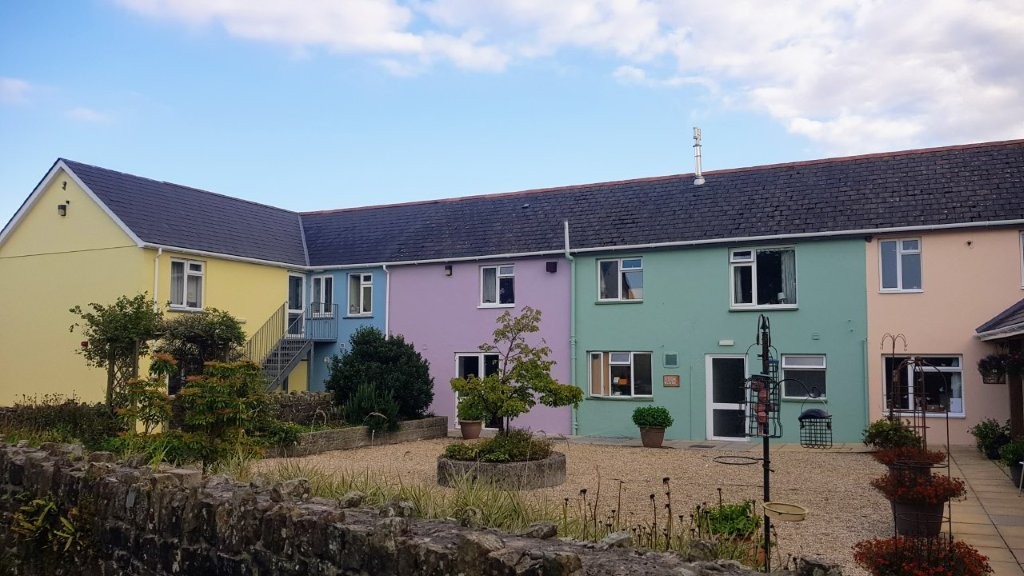 Familiar garden spaces at West Heanton
