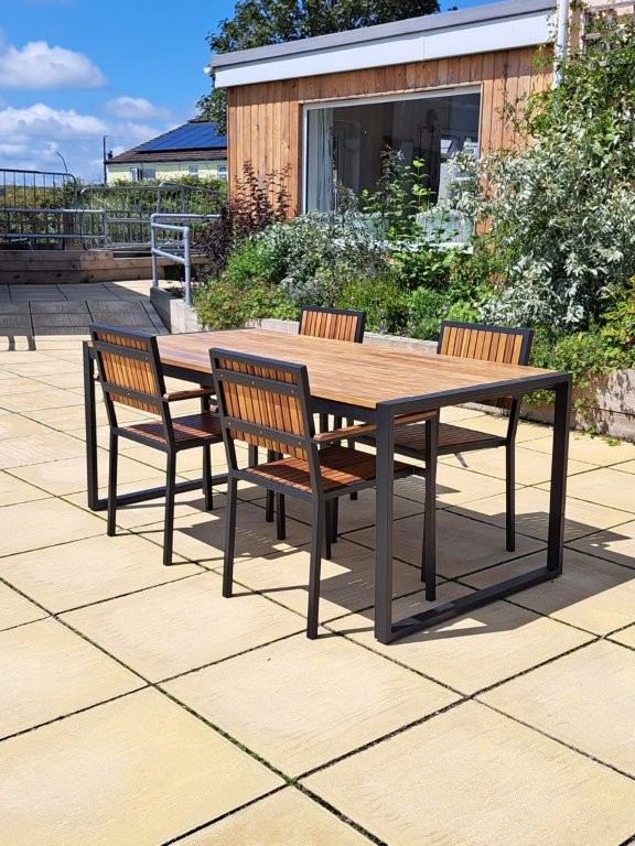 Calm garden space at West Heanton